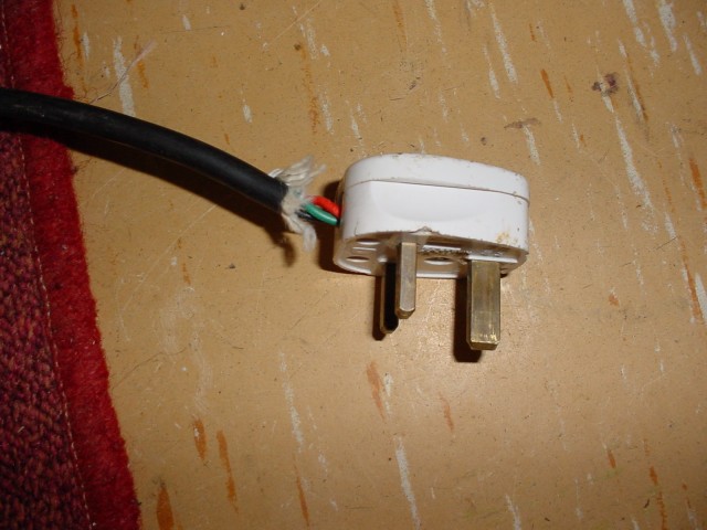 3 Pin Plug Issue